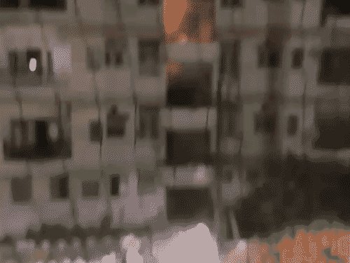 वाराणसी के विराट कॉम्प्लेक्स में लगी आग:चौथी मंजिल तक फैला धुआं, गर्भवती समेत 4 की तबीयत बिगड़ी; देर रात की घटना