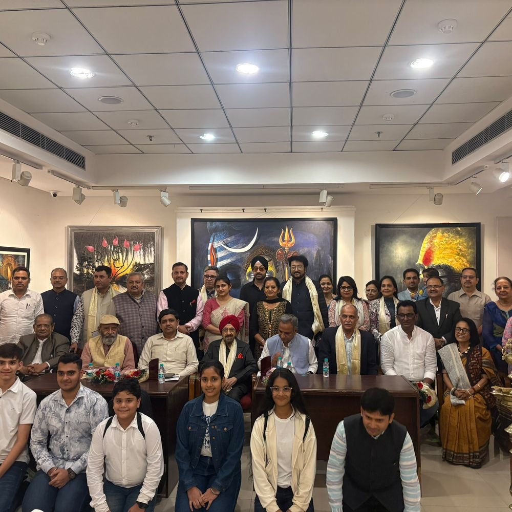 रफी मार्ग पर 'टू सिग्नेचर' चित्रकला प्रदर्शनी:गुरु रूपचंद और शिष्या हिमांशी की कलाकृतियां प्रदर्शित, 5 नवंबर तक चलेगा आयोजन