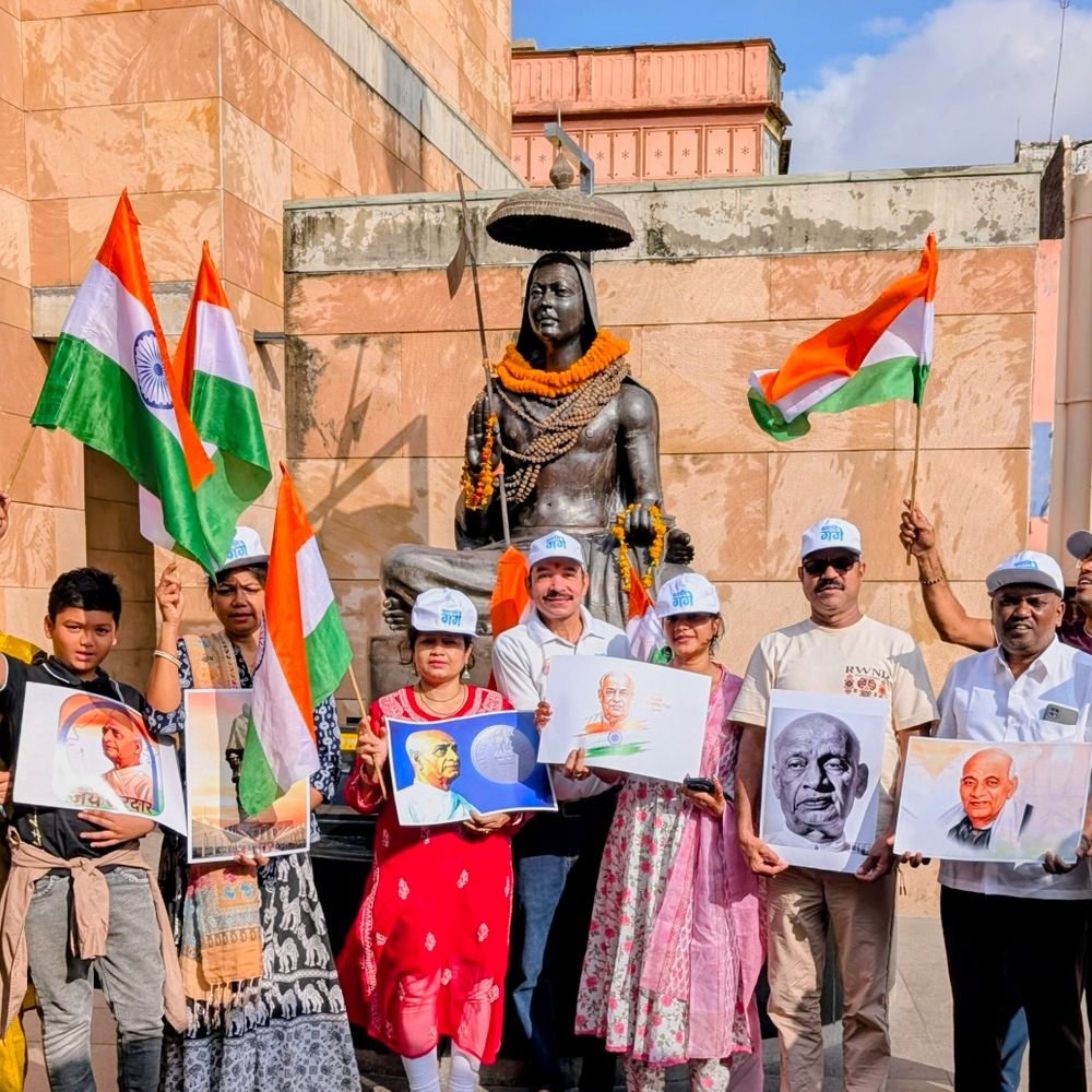काशी विश्वनाथ धाम में राष्ट्रीय एकता का संदेश:सरदार पटेल की जयंती पर श्रद्धालुओं ने ली नमामि गंगे और स्वच्छता  का शपथ