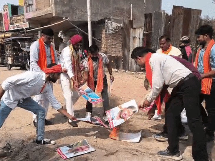 सीईसी ज्ञानेश कुमार के समर्थन में उतरी योगी यूथ ब्रिगेड:अभिजीत दीपके समेत विपक्ष के जलाए पोस्टर, कहा यह लोग नेपाल बनाना चाहते हैं