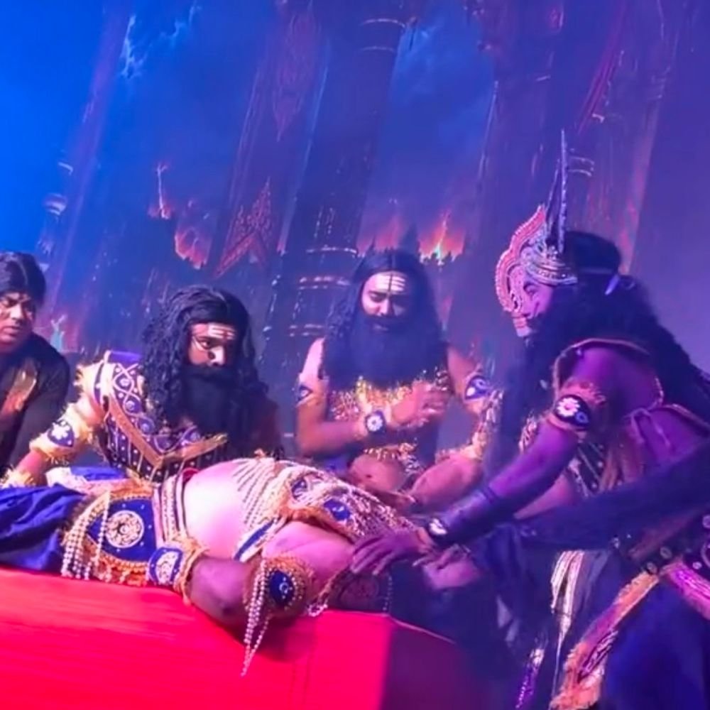प्रयागराज में कटरा रामलीला में कुंभकर्ण और मेघनाद का वध:लक्ष्मण के मूर्छित होने और हनुमान के संजीवनी लाने के मंचन ने दर्शकों को किया भावुक