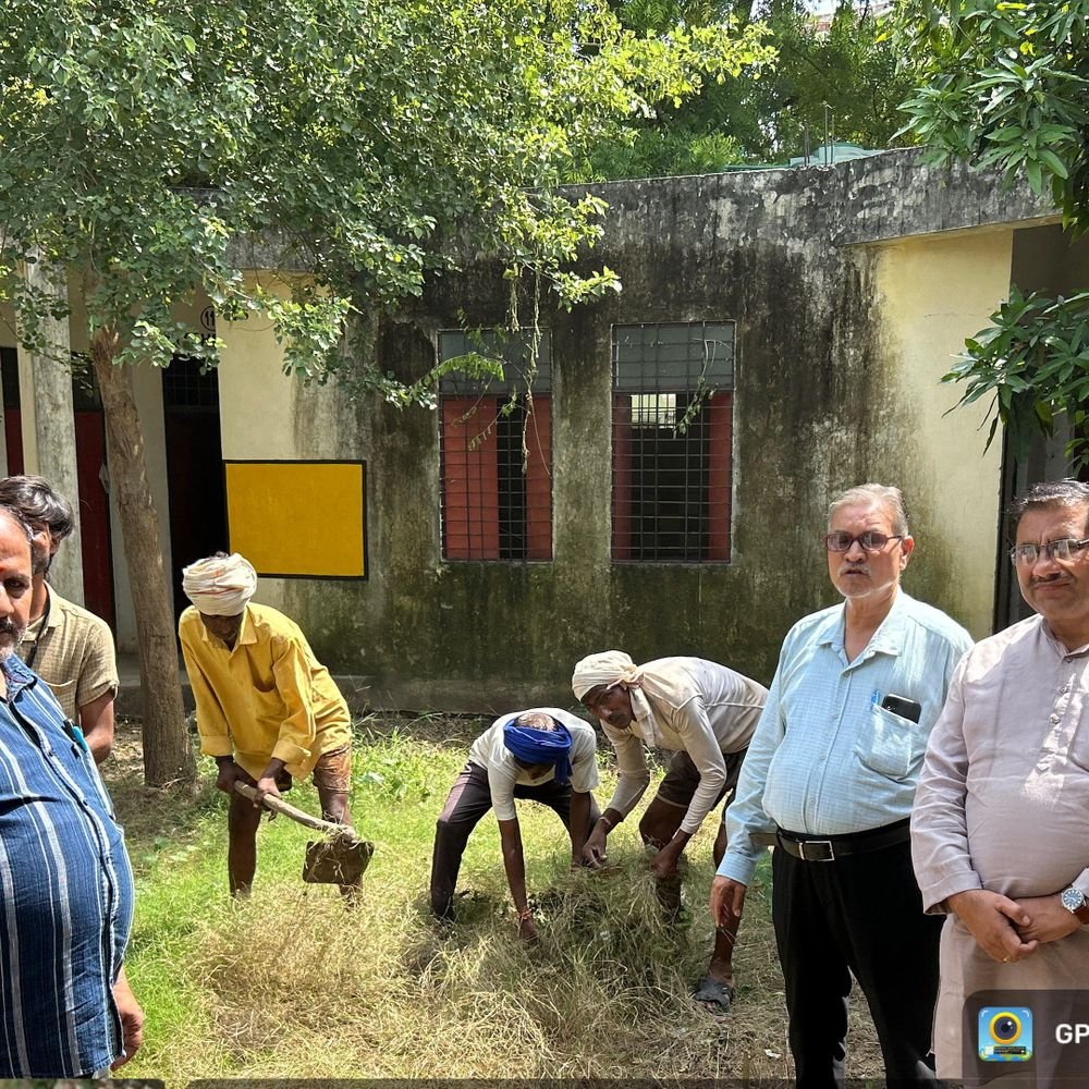 बांदा में छात्रों की मांगों पर कार्रवाई शुरू:कॉलेज और हॉस्टल में सफाई-मरम्मत का काम, 9 सूत्रीय मांगों को लेकर अनशन