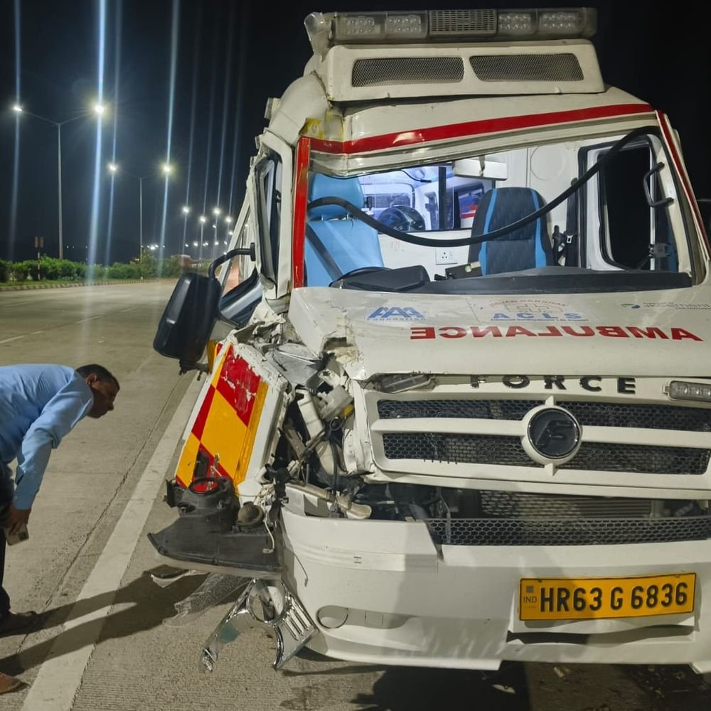 कन्नौज में ओवरटेक करते DCM ने एम्बुलेंस को कट मारा:ड्राइवर घायल, स्वास्थ्य कर्मी समेत मरीज और उसका परिवार बाल-बाल बचा