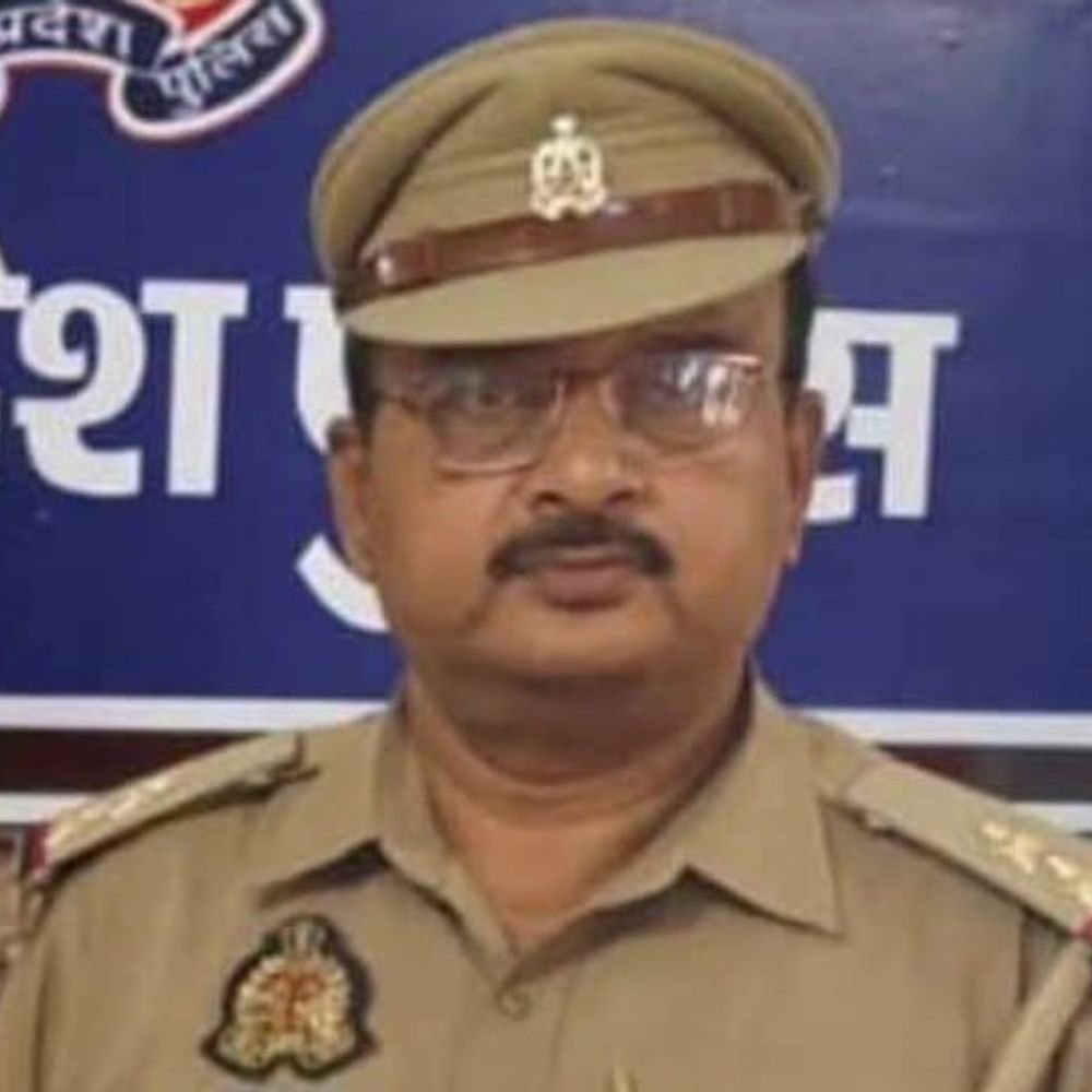 महिला से आपत्तिजनक बातचीत पर चौकी प्रभारी सस्पेंड:मऊ SP ने सीओ को जांच सौंपी, कहा था- मिलने आओ, वीडियो कॉल का बनाया था दबाव