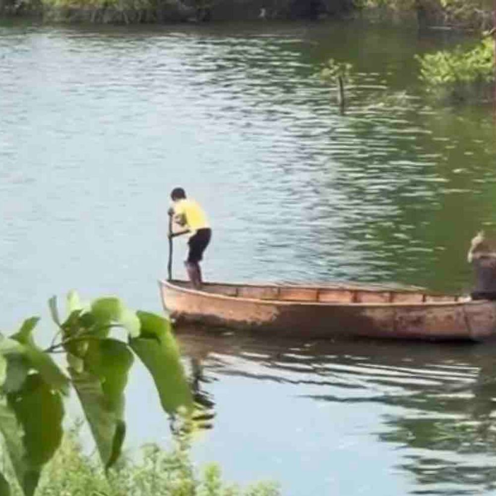 गोरखपुर में उतरने लगा बाढ़ का पानी:खतरे के निशान से नीचे आई राप्ती- रोहिन का जलस्तर भी घटा, निचले इलाके अब भी प्रभावित