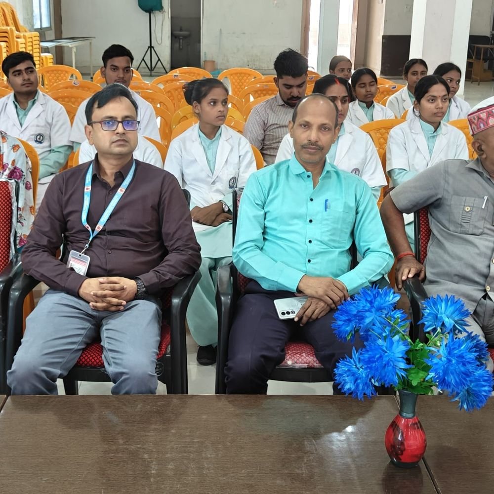 पैरामेडिकल कॉलेज में कार्यक्रम:छात्राओं ने नाटक से दिया तनावमुक्ति का संदेश