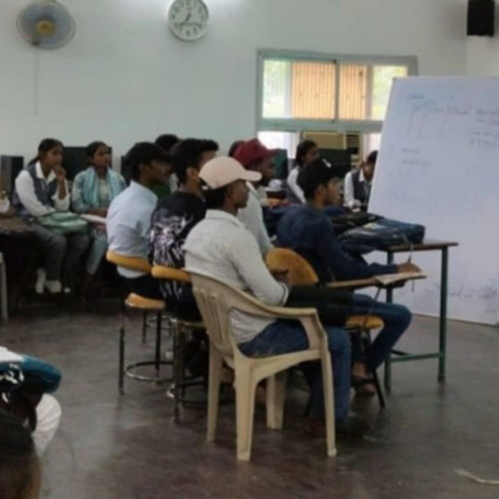 वाराणसी में सेवा संकल्प अभियान:जगतपुर के कॉलेज में हेल्थ एंड हाइजीन पर जागरूकता कार्यक्रम