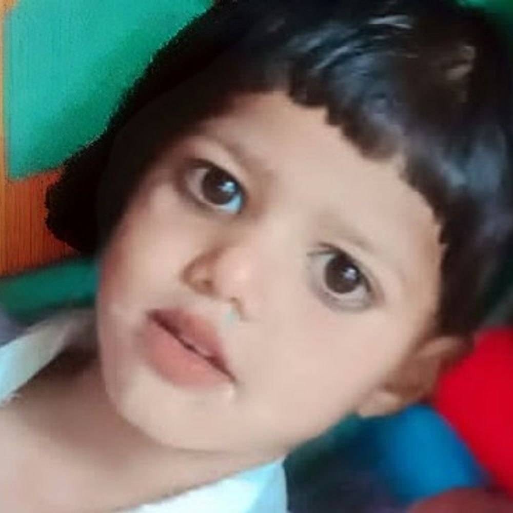 घर के बाहर खेल रहे बच्चे को ट्रैक्टर ने रौंदा:कन्नौज में परिजनों ने रंजिश में हत्या का लगाया आरोप, गाड़ी छोड़कर ड्राइवर फरार