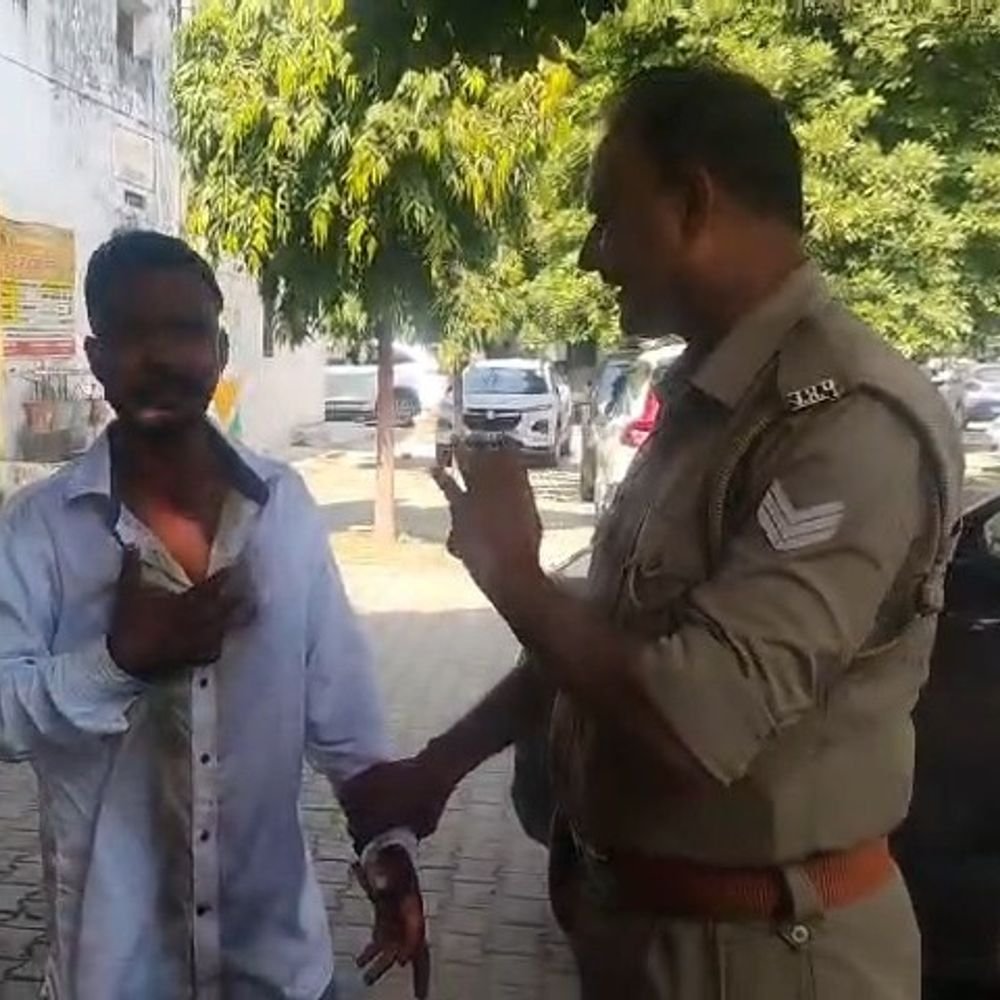 DM ऑफिस के सामने जान देने की कोशिश:युवक ने डाई पीकर खुद पर पेट्रोल डाला, सुरक्षाकर्मियों ने बचाकर हॉस्पिटल भिजवाया