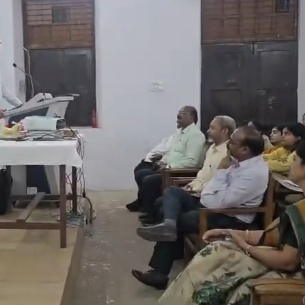 विशेषज्ञ ने गंगा घाटी के पुरातात्विक स्थलों की जानकारी दी:लखनऊ विश्वविद्यालय में कृषि की शुरुआत और प्राचीन मानव जीवन पर व्याख्यान, पुरातात्विक शोध की बारीकियां बताईं