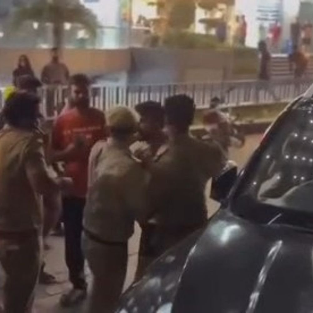 ग्रेटर नोएडा में गाड़ी निकालने को लेकर दो पक्ष भिड़े:दरोगा के साथ धक्का मुक्की का आरोप, चौकी में दोनों पक्षों में हुआ समझौता