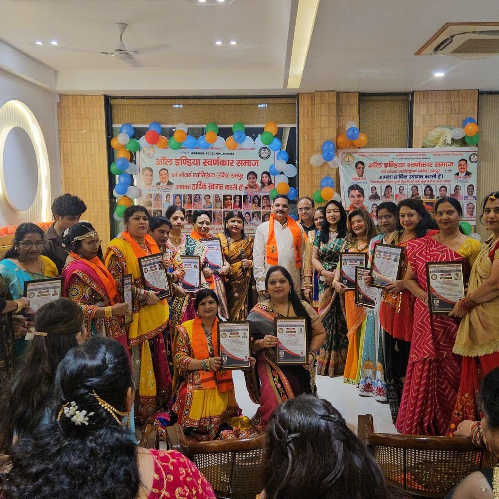रामपुर में दीपोत्सव डांडिया समारोह:ऑल इंडिया स्वर्णकार समाज एसोसिएशन के कार्यक्रम में पदाधिकारियों का हुआ सम्मान