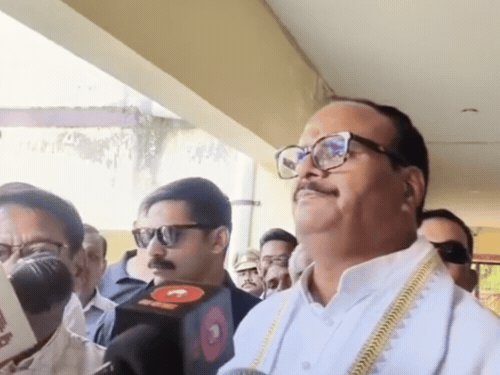 'राहुल गांधी और सपा कानून-संविधान विरोधी कृत्य करते हैं':आगरा में उपमुख्यमंत्री ब्रजेश पाठक का विपक्ष पर हमला