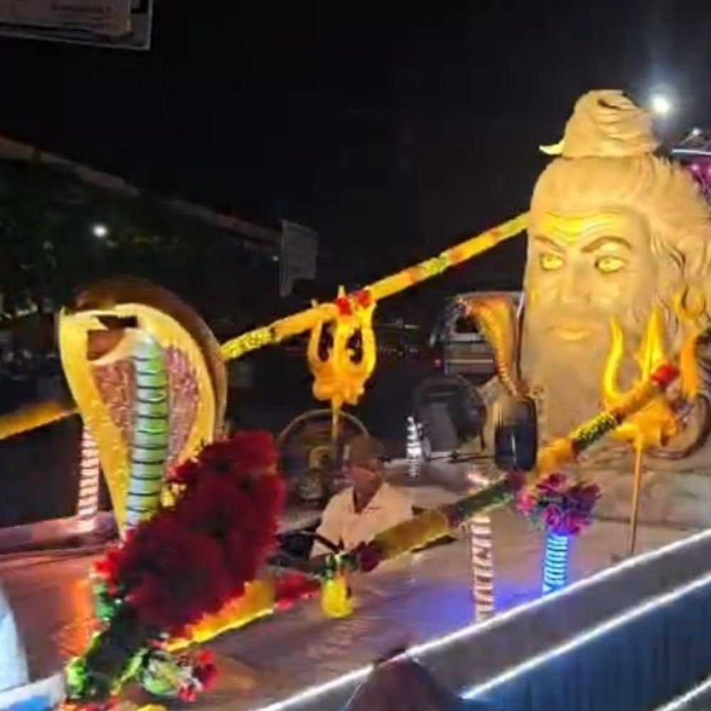 एटा में 45 झांकियों से सजी राम बारात:मराठी ढोल ने मोहा मन; जनकपुरी में जरूरतमंद जोड़ों की शादी कराई