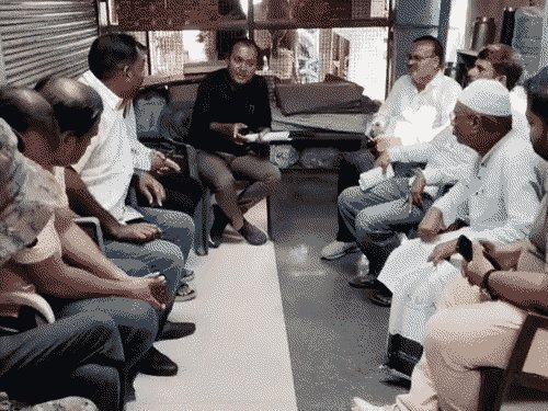 बेनियाबाग पर शॉपिंग कॉम्प्लेक्स पर तोड़फोड़ से लोग नाराज:हाईकोर्ट ने शिफ्टिंग के बाद हटाने का दिया है आदेश, आरोप- नगर निगम ने की मनमानी