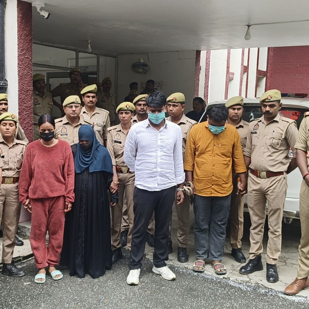 मऊ पुलिस लाइन में तैनात सिपाही समेत चार गिरफ्तार:दुष्कर्म का झूठा मुकदमा दर्ज कराने की साजिश का खुलासा