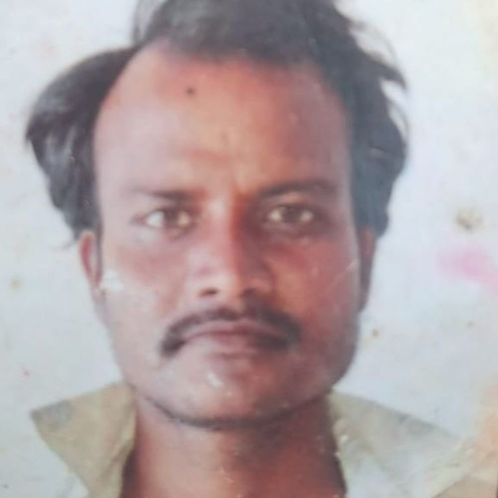 आकाशीय बिजली गिरने से युवक की मौत, साथी झुलसा:नदी किनारे मछली पकड़ते समय हादसा, खेत में बंधी दो भैंसों की भी जान गई