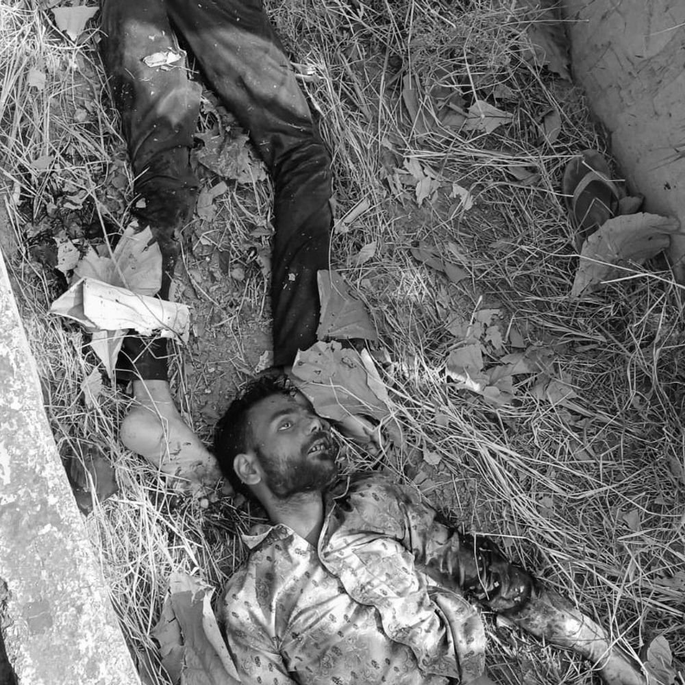 भदोही में बाइक असंतुलित होकर नाले में गिरी:दो युवकों की मौत, एक घायल औराई रेफर