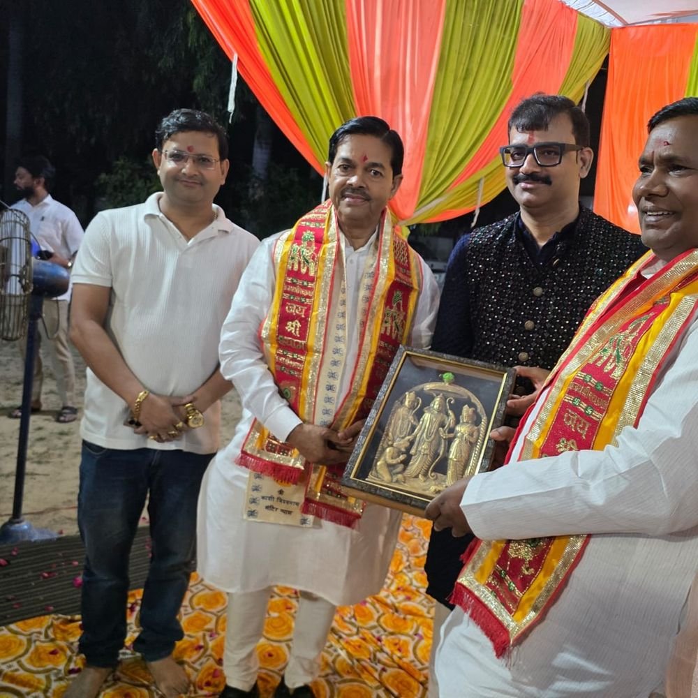 बदायूं में मां भगवती का जागरण:भजनों और डांडिया से भक्तिमय हुआ राजमहल गार्डन, जनप्रतिनिधियों ने की सहभागिता