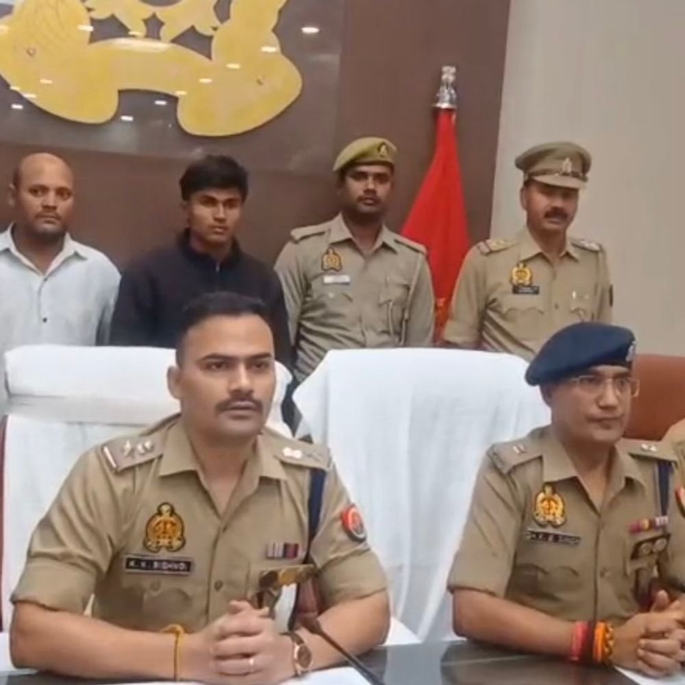शेरकोट में घर से डेढ़ लाख रुपये और जेवर चोरी:दो आरोपी गिरफ्तार, बाल अपचारी अभिरक्षा में; 60 हजार रुपये