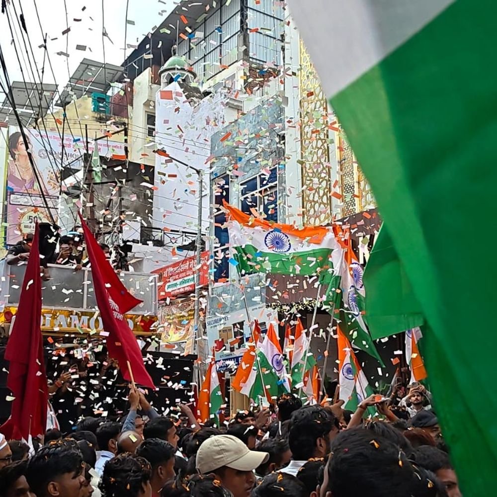 जौनपुर में जन एकता यात्रा निकली:धनंजय सिंह और बृजेश सिंह ने किया नेतृत्व, सरदार पटेल की जयंती पर निकली यात्रा