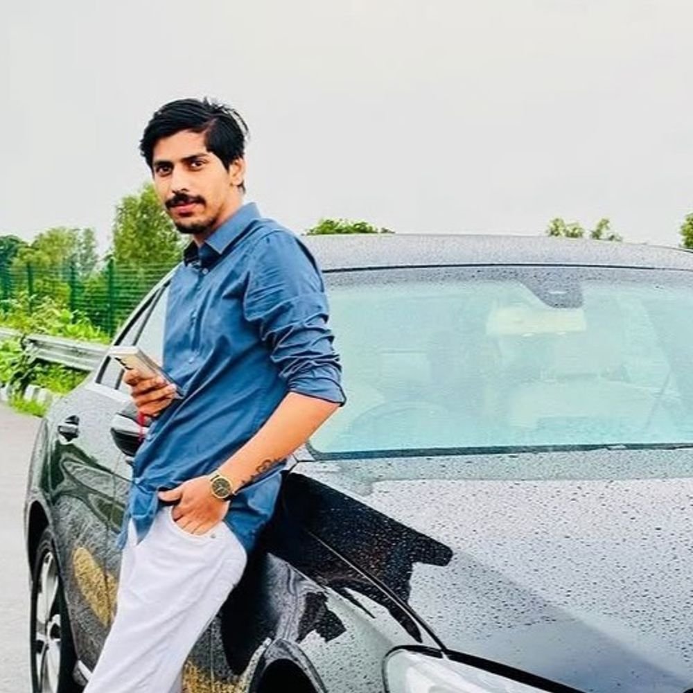 लखनऊ में संदिग्ध परिस्थितियों में चौथे फ्लोर से गिरा युवक:परिजन बोले गर्लफ्रेंड ने की हत्या, पुलिस जांच में जुटी, मां ने लगाए गंभीर आरोप