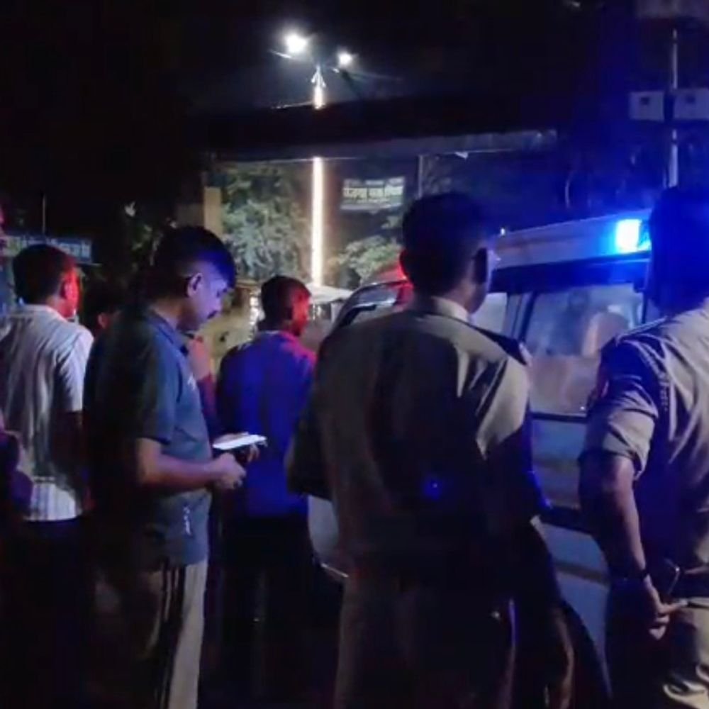 उन्नाव में अज्ञात वाहन की टक्कर से दो युवक घायल:ओवरब्रिज के पास हादसा, एक के दोनों पैर जख्मी; कानपुर रेफर