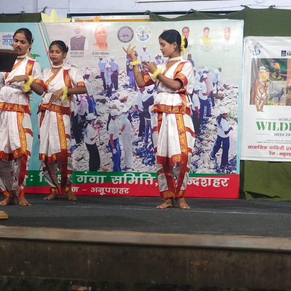 परदादा परदादी एजुकेशन सोसाइटी में 'स्वच्छता ही सेवा' अभियान:गांधी जयंती पर ली साफ-सफाई की शपथ