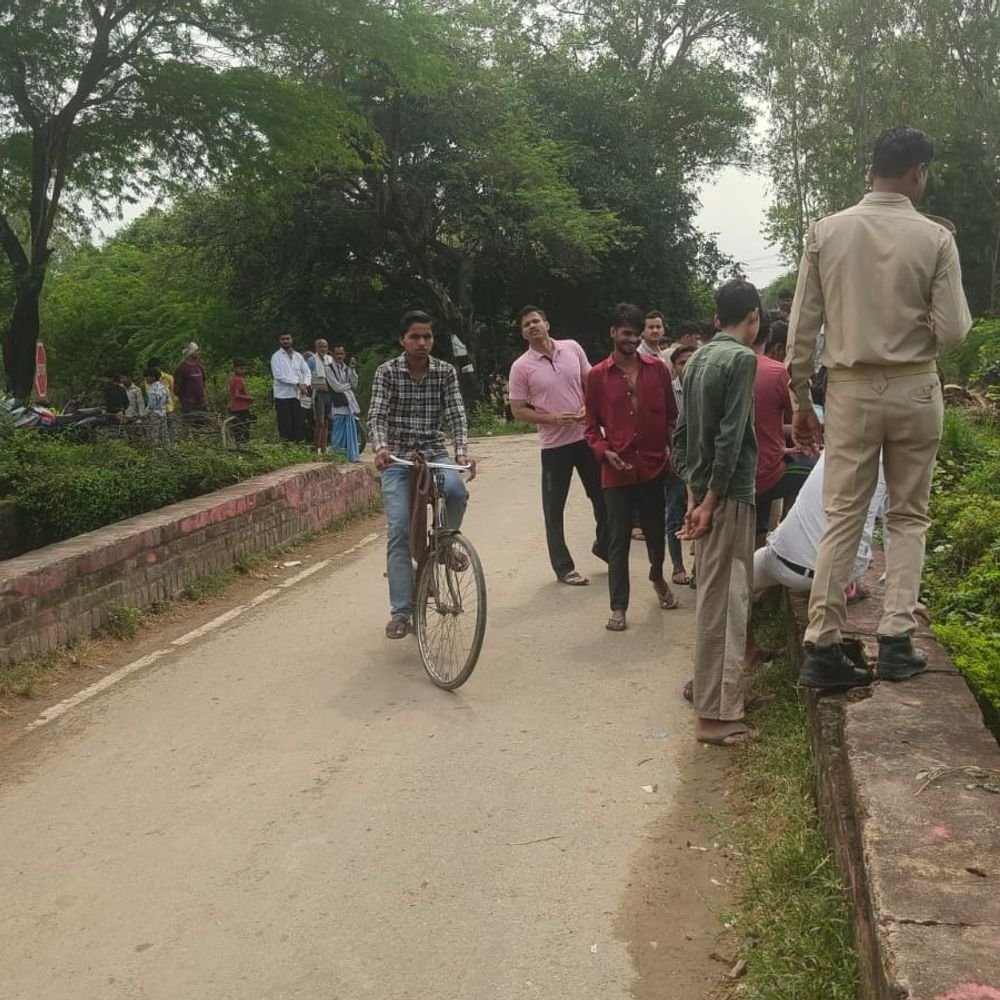 खारजा नहर में नवजात का शव मिला:उन्नाव के गहोली गांव के पास ग्रामीणों ने देखा, पुलिस CCTV खंगाल जांच में जुटी