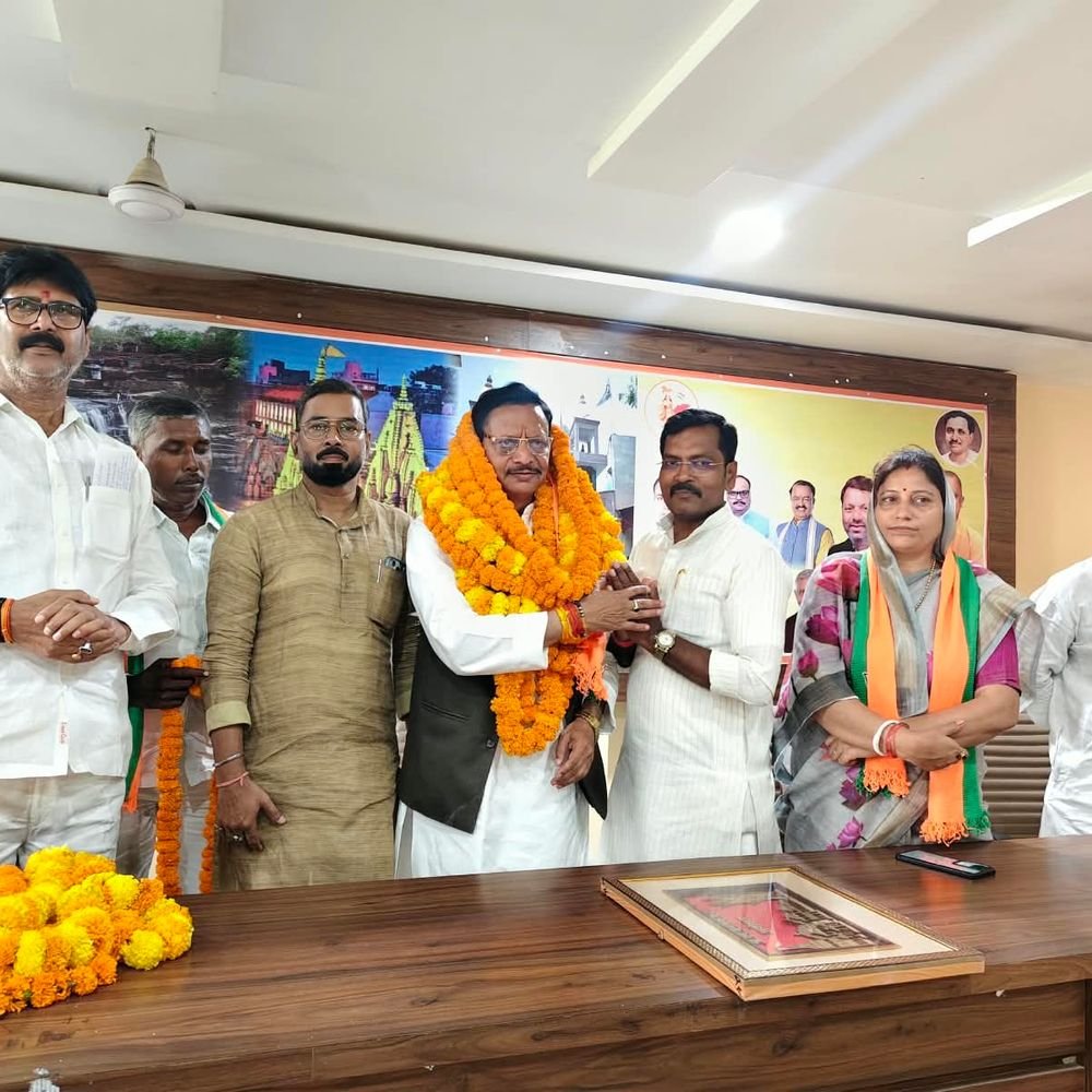 चंदौली भाजपा कार्यालय में MLC चुनाव जीतने पर मंथन:शिक्षक-स्नातक MLC प्रत्याशी को जिताने की अपील