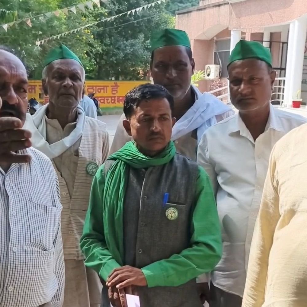 हमीरपुर में किसानों का प्रदर्शन, दी चेतावनी:मांगें नहीं मानीं तो नवंबर में देंगे धरना, सौंपा 7 सूत्रीय ज्ञापन