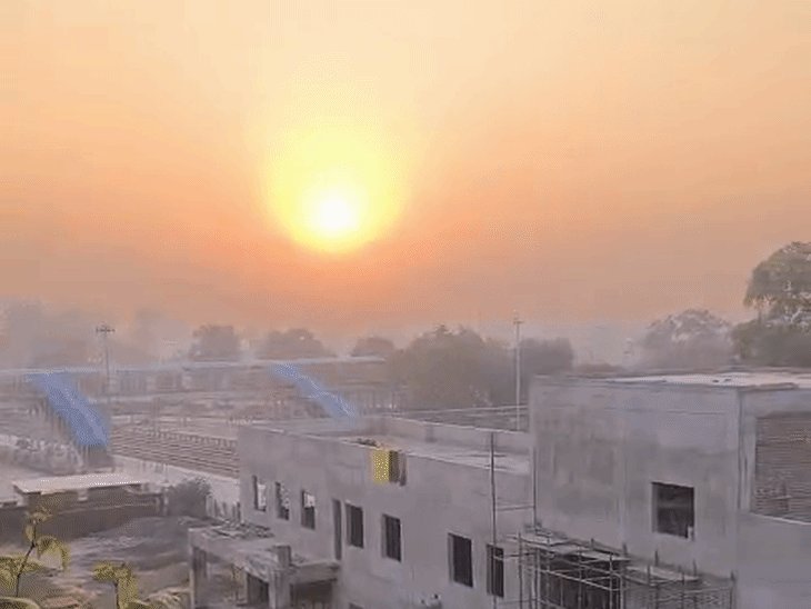 यूपी में गुलाबी ठंड की दस्तक:2-3 डिग्री तक गिरेगा पारा, 10 शहरों की हवा हुई खराब