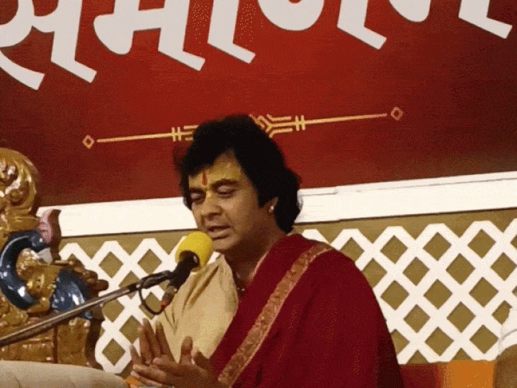 झांसी में चिन्मयानंद बापू के भजनों पर झूमे भक्त:संत समागम में दूसरे दिन संतों ने समझाया भगवान और भक्त का संबंध