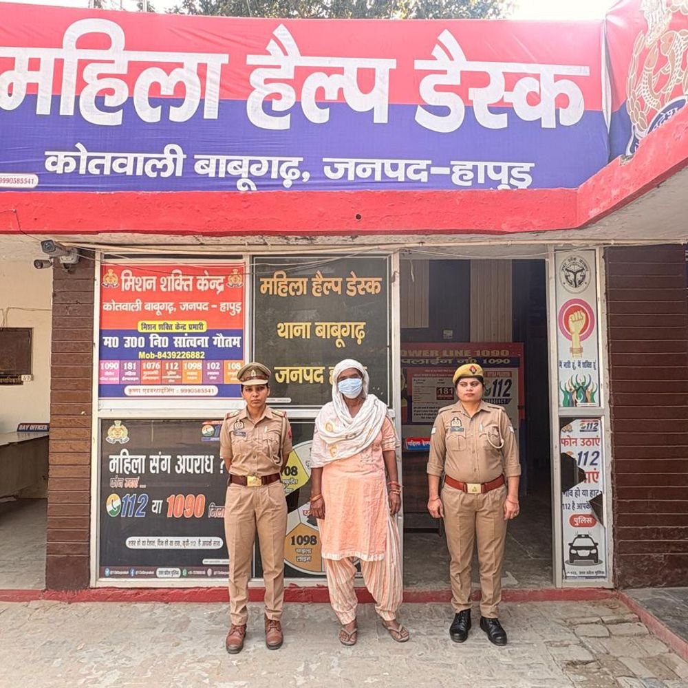हापुड़ के बाबूगढ़ में महिला वारंटी गिरफ्तार:न्यायालय से जुड़े पुराने मामले में तीन पुलिसकर्मियों की टीम ने की कार्रवाई