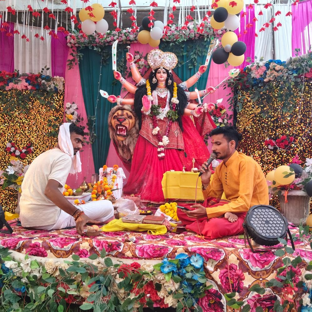 जालौन में नवरात्रि उत्सव आयोजित:भक्तों ने मां कालरात्रि के स्वरूप के दर्शन कर आशीर्वाद लिया