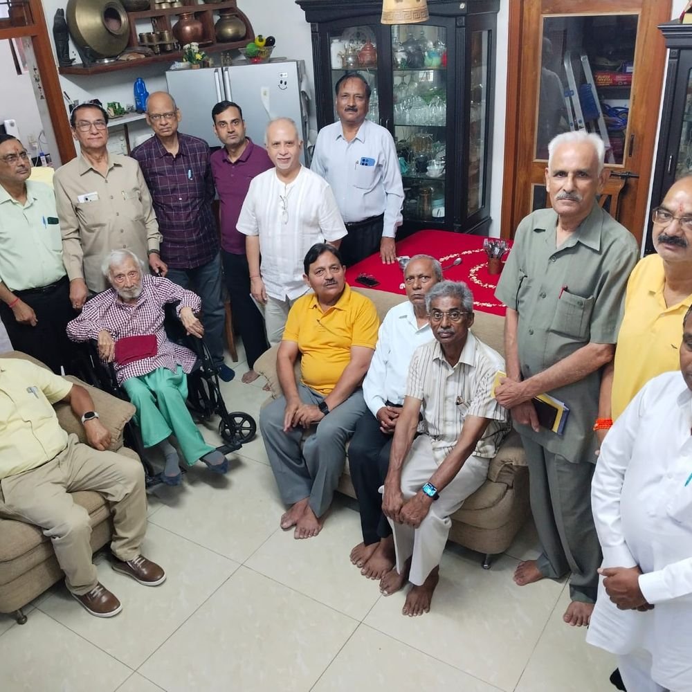 गोमती नगर जनकल्याण महासमिति की बैठक:संगठनात्मक बदलावों और विकास कार्यों से जुड़े प्रस्तावों पर दी सहमति