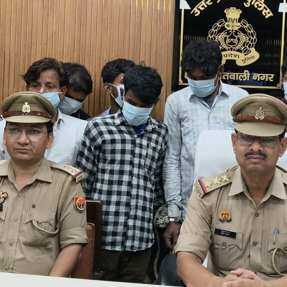 अंतरजनपदीय पशु चोर गिरोह के 7 बदमाश पकड़े गए:दिन में रेकी कर रात में चुराते थे भैंस-बच्चे; 5 भैंस, 2 बच्चे, 2 वाहन और हथियार मिले