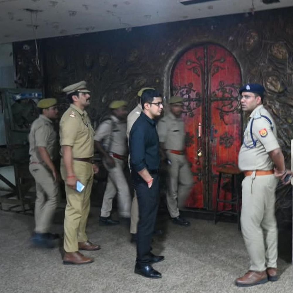 गाजियाबाद में 9 चौकी इंचार्ज लाइन हाजिर:जनसुनवाई में पुलिस कमिश्नर ने दिए सख्त निर्देश, ट्रांस हिंडन में 16 दरोगा बदले