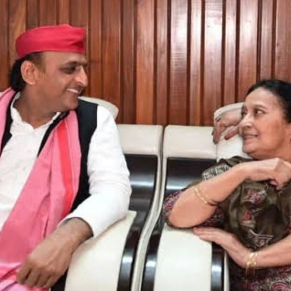 आजम ने जेल से अखिलेश को 15-सीटों के नाम भेजे:पत्नी तंजीन फातिमा ने लखनऊ में अखिलेश से की मुलाकात, टिकट बंटवारे पर चर्चा