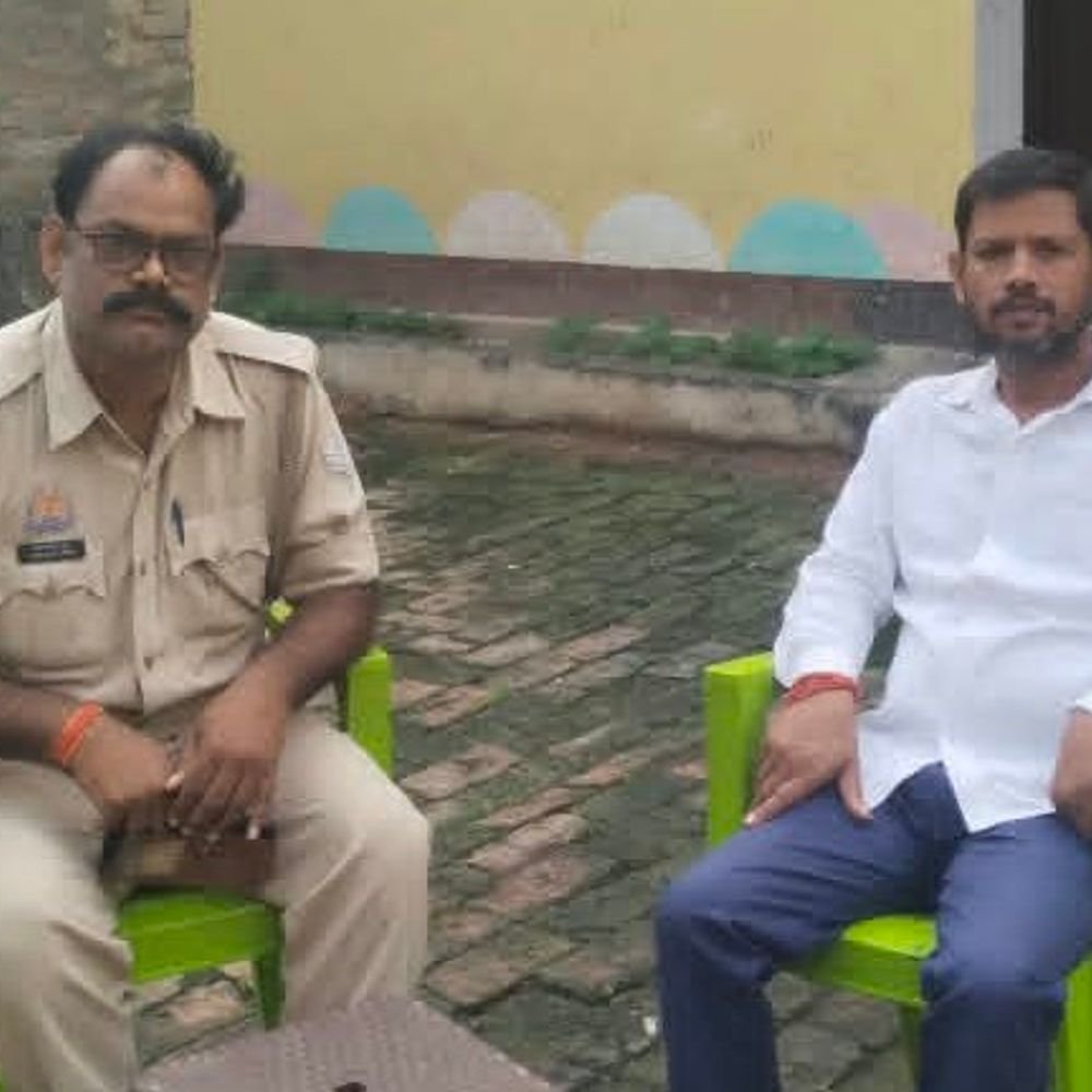 मिल्कीपुर के 4 कांग्रेस नेता हाउस अरेस्ट:दिल्ली में चुनाव आयुक्त के इस्तीफे की मांग से पहले पुलिस ने रोका; पीसीसी सदस्य बोले- डरेंगे नहीं