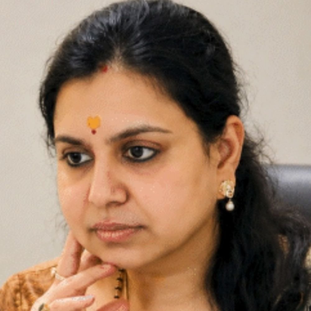 मिर्जापुर में स्कूल की जमीन को लेकर राजस्व-वन विभाग आमने-सामने:2.5 घंटे जांच के बाद भी नहीं सुलझा पेंच, कल फिर होगी पैमाइश