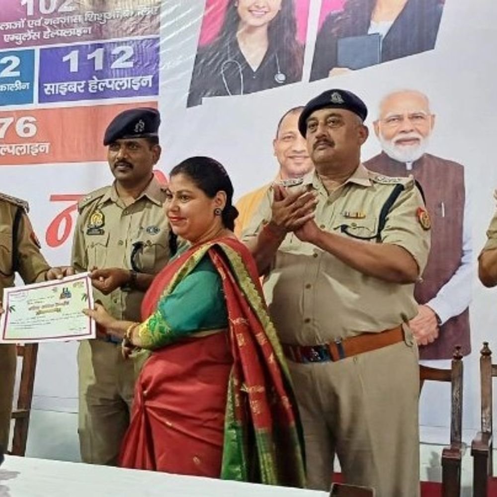 मिशन शक्ति से महिला सम्मान:प्रधानाध्यापिका डॉ. सुमन अग्रवाल समेत महिलाओं को मिला प्रशस्ति पत्र