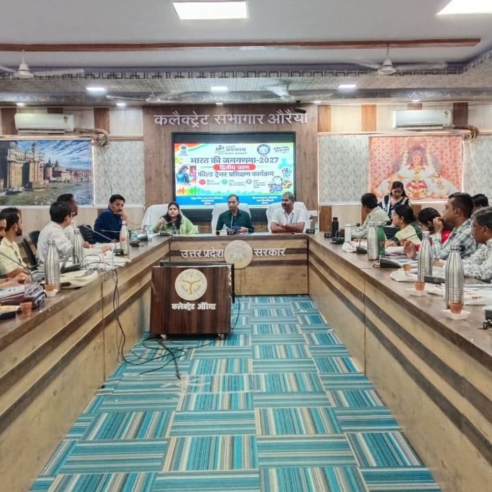 जनगणना-2027 के दूसरे चरण के लिए ट्रेनिंग शुरू:औरैया में DM की मौजूदगी में फील्ड प्रशिक्षकों को 3 दिन की ट्रेनिंग दी जा रही