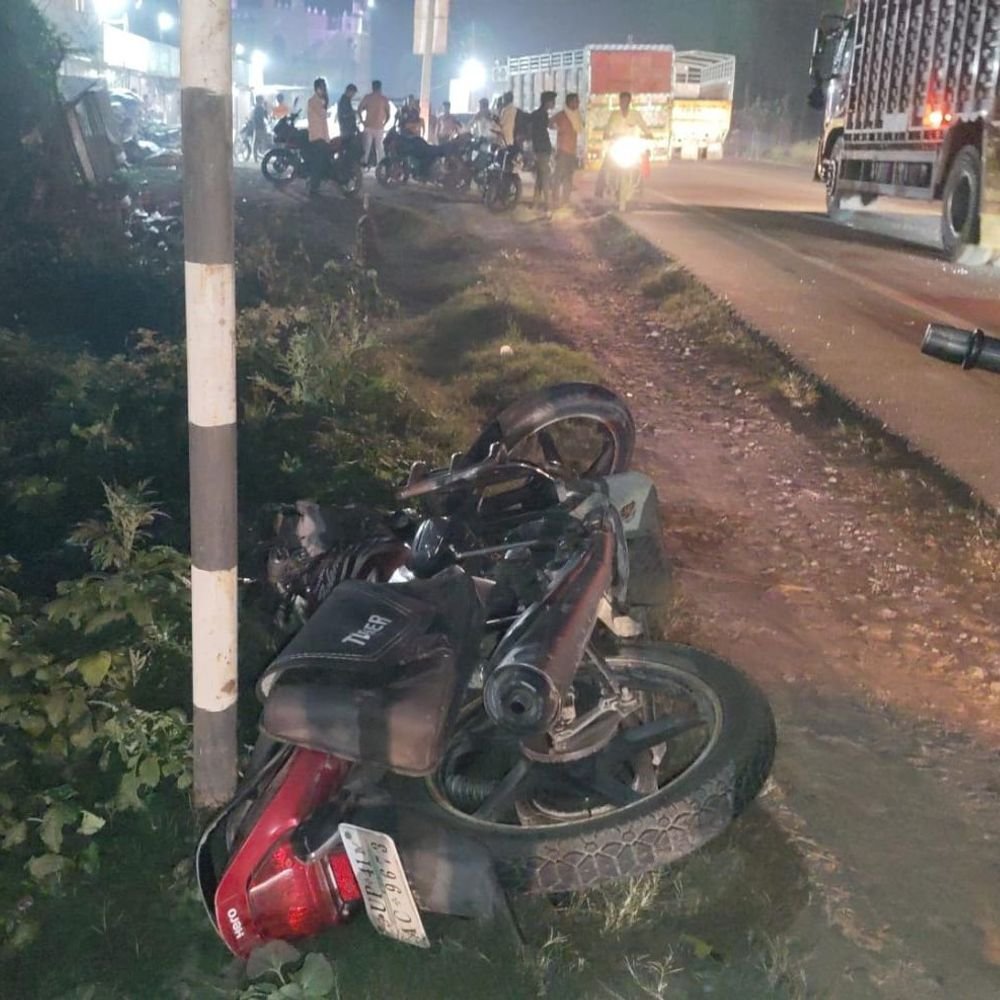 बस और बाइक की टक्कर, दो युवकों की मौत:बहराइच में लखनऊ-बहराइच मार्ग पर हादसा, दोनों बाराबंकी के रहने वाले थे