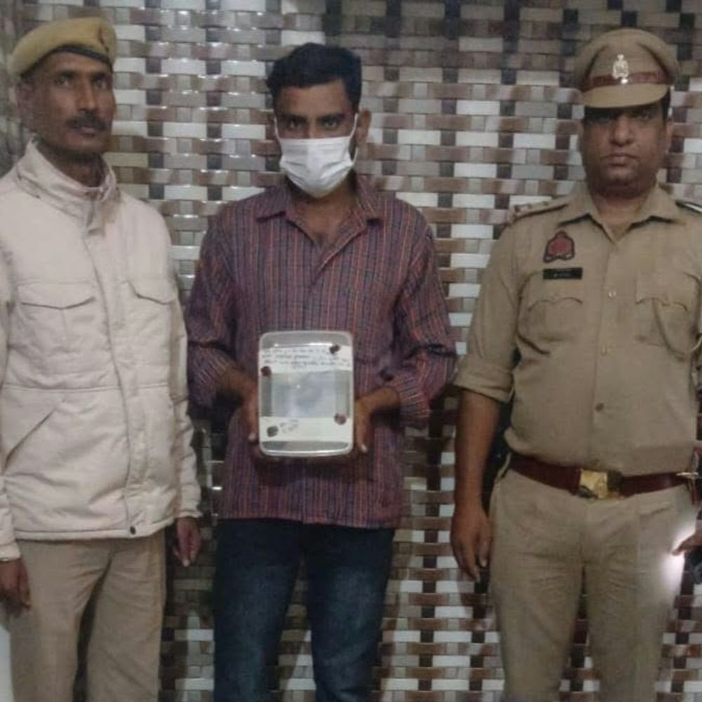शामली में ई-रिक्शा चोरी का खुलासा, आरोपी गिरफ्तार:तीन पहिये, दो बैटरी और 315 बोर का तमंचा हुआ बरामद