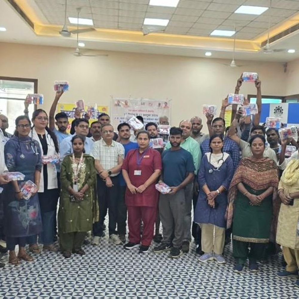 मेरठ में 1500 श्रमिकों का स्वास्थ्य परीक्षण:सेवा संकल्प अभियान में श्रमिकों की स्वास्थ्य जांच, मेडिकल किट भी बांटीं