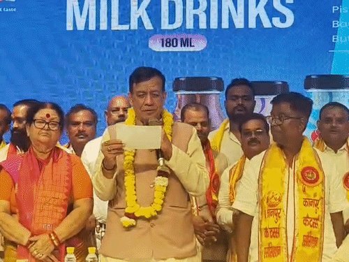 कानपुर कैटरर्स एसोसिएशन का द्विवार्षिक महासम्मेलन:विधानसभा अध्यक्ष ने दिलाई शपथ, कहा- 45 साल पहले खाया समोसा आज भी याद