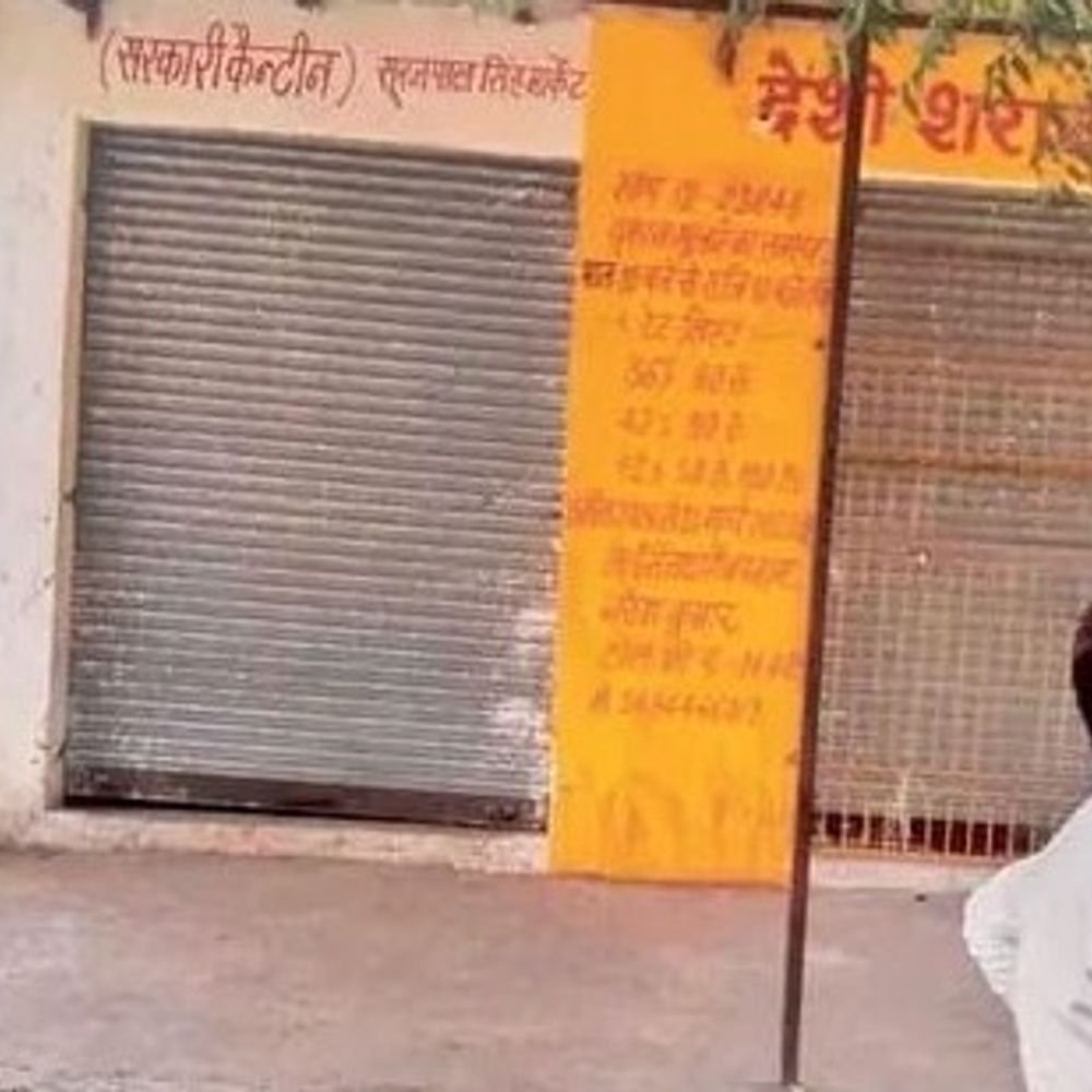 शराबियों ने पुलिसकर्मी को शराब दुकान में किया कैद:अलीगढ़ में थानाध्यक्ष ने ताला खुलवाकर सिपाही को निकाला, सिपाही ने दर्ज कराया मुकदमा