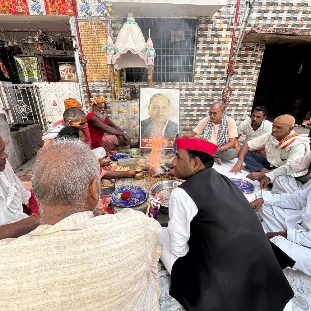 मुलायम सिंह यादव की पुण्यतिथि पर कार्यक्रम:सपा नेता विजय रावत ने काली मंदिर पर हवन कर दी श्रद्धांजलि, तीन दिन चलेंगे आयोजन