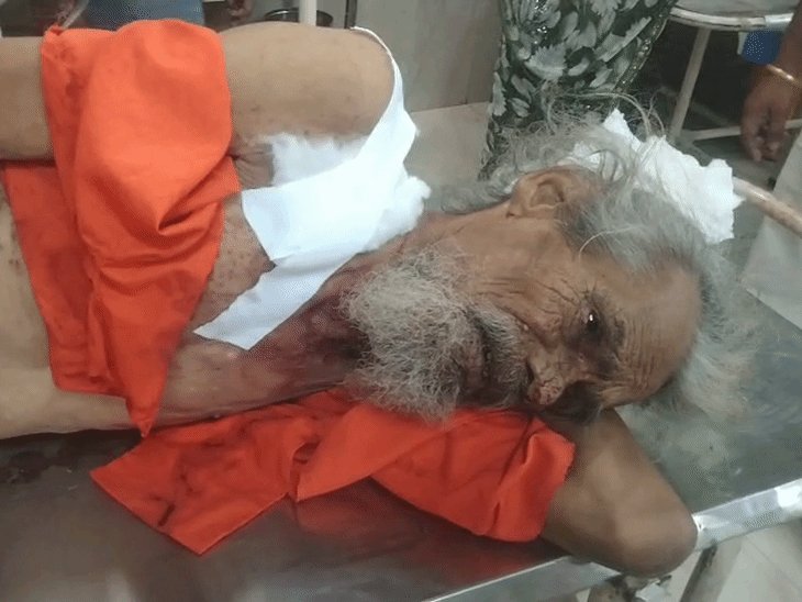 फर्रुखाबाद में जमीन विवाद में घायल बाबा की मौत:10 बिस्वा जमीन के लिए पोते ने पेट में 2 गोलियां मारी थी, आरोपी की तलाश में जुटी पुलिस